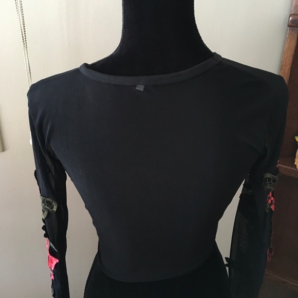 ❌DONATED❌ - Crop Top🔴 - Picture 2 of 6